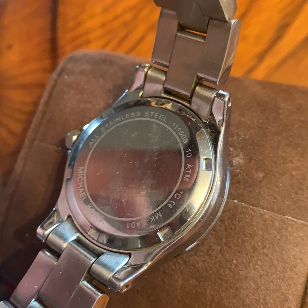 Women’s Michael Kors silver watch - Picture 4 of 8